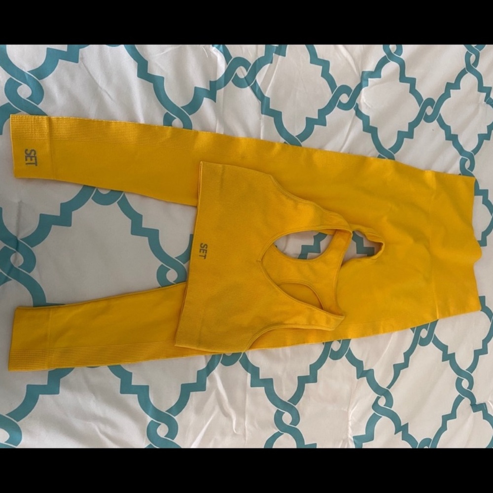 RARE SETACTIVE Mango Set (Leggings & Bra)